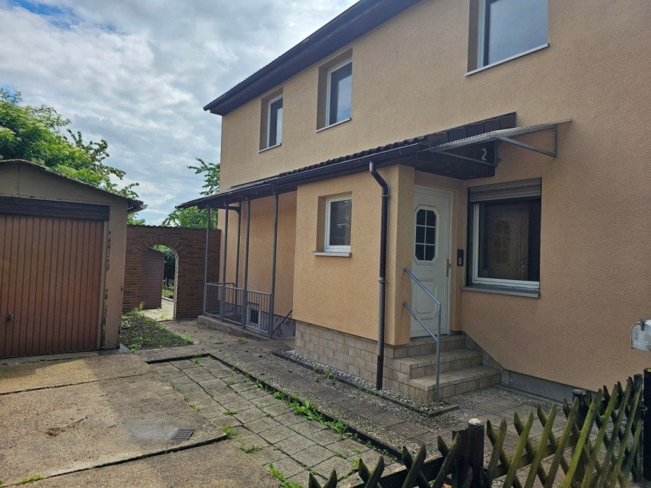 EINGANGST�R & GARAGE Einfamilienhaus Timmerlah