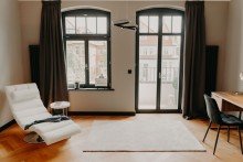 DAS BALKONZIMMER AUSSERGEW�HNLICHE ALTBAUETAGE // LUXURI�S SANIERT, GEM�TLICH & MIT STIL