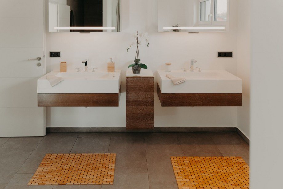 MASTER BATHROOM 1 Villa Wolfenb�ttel