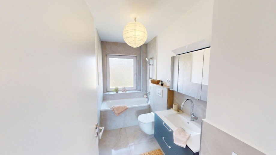 BAD MIT DUSCHWANNE Etagenwohnung Wolfenb�ttel