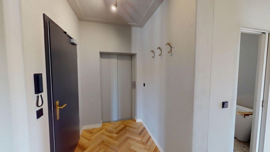 PRIVATLIFT & EINGANGST�R Etagenwohnung Braunschweig