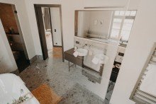 ELEGANZ IM BAD AUSSERGEW�HNLICHE ALTBAUETAGE // LUXURI�S SANIERT, GEM�TLICH & MIT STIL
