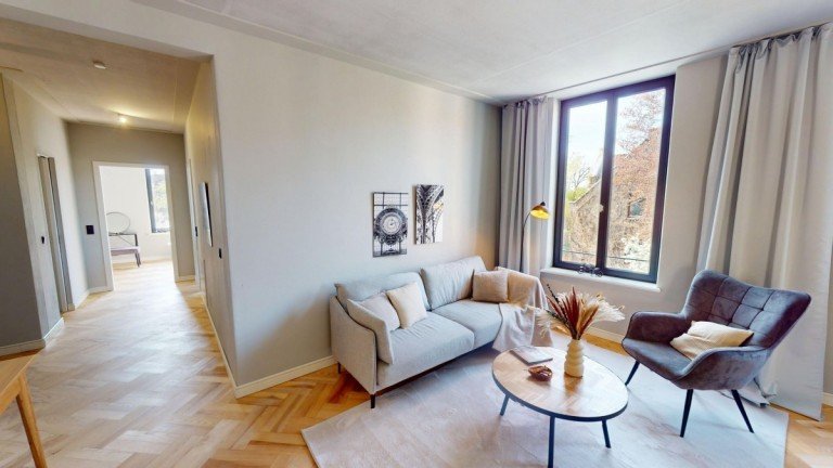 GEM�TLICHES WOHNZIMMER Braunschweig Etagenwohnung AUSSERGEW�HNLICHE WOHNETAGE MIT LUXUS EBK, PRIVATLIFT IN DIE WHNG & 2 BALKONEN