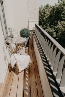 DER BALKON AUSSERGEW�HNLICHE ALTBAUETAGE // LUXURI�S SANIERT, GEM�TLICH & MIT STIL