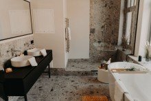DAS MASTER BAD AUS STEIN AUSSERGEW�HNLICHE ALTBAUETAGE // LUXURI�S SANIERT, GEM�TLICH & MIT STIL